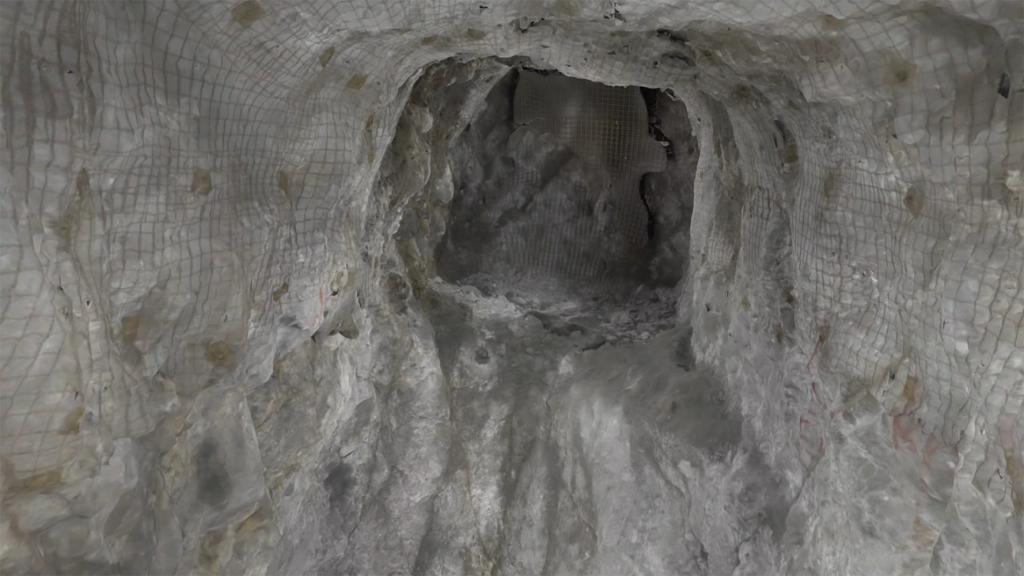 drones-mining-flyability